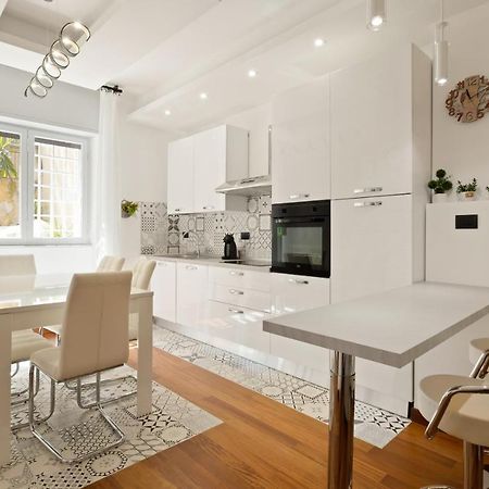 3 Bed Modern Flat - 15 Minutes Walk To Colosseum Rom Eksteriør billede