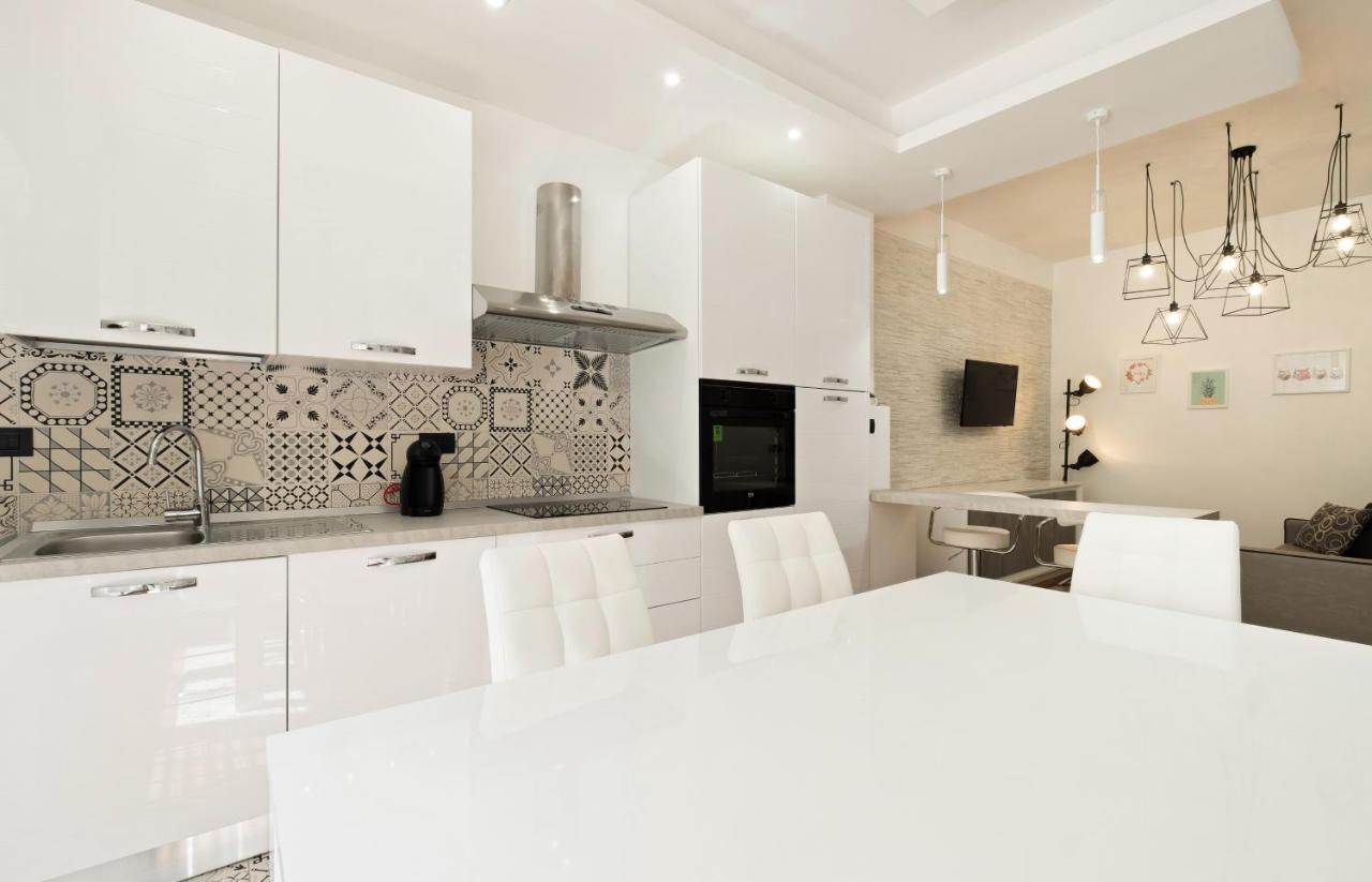 3 Bed Modern Flat - 15 Minutes Walk To Colosseum Rom Eksteriør billede
